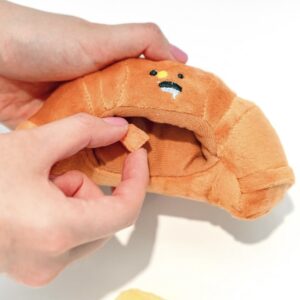 SE PT020 Croissant Shape Hidden Food Hidden Dog Toys (1)